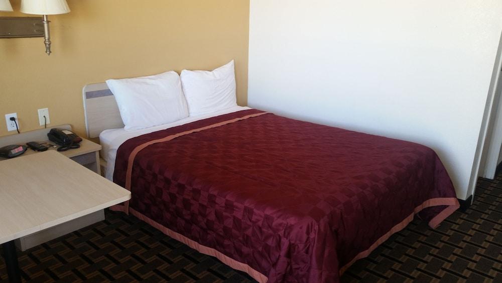 Americas Best Value Inn Amarillo Airport photo 6
