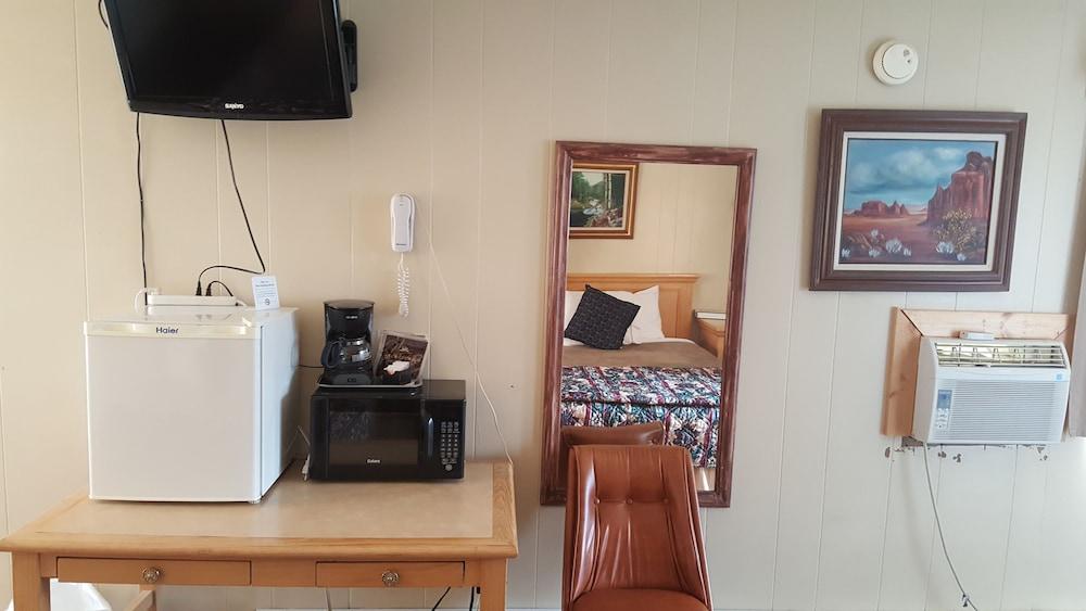 Trails End Motel photo 34