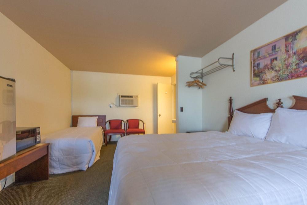Budget Inn photo 6