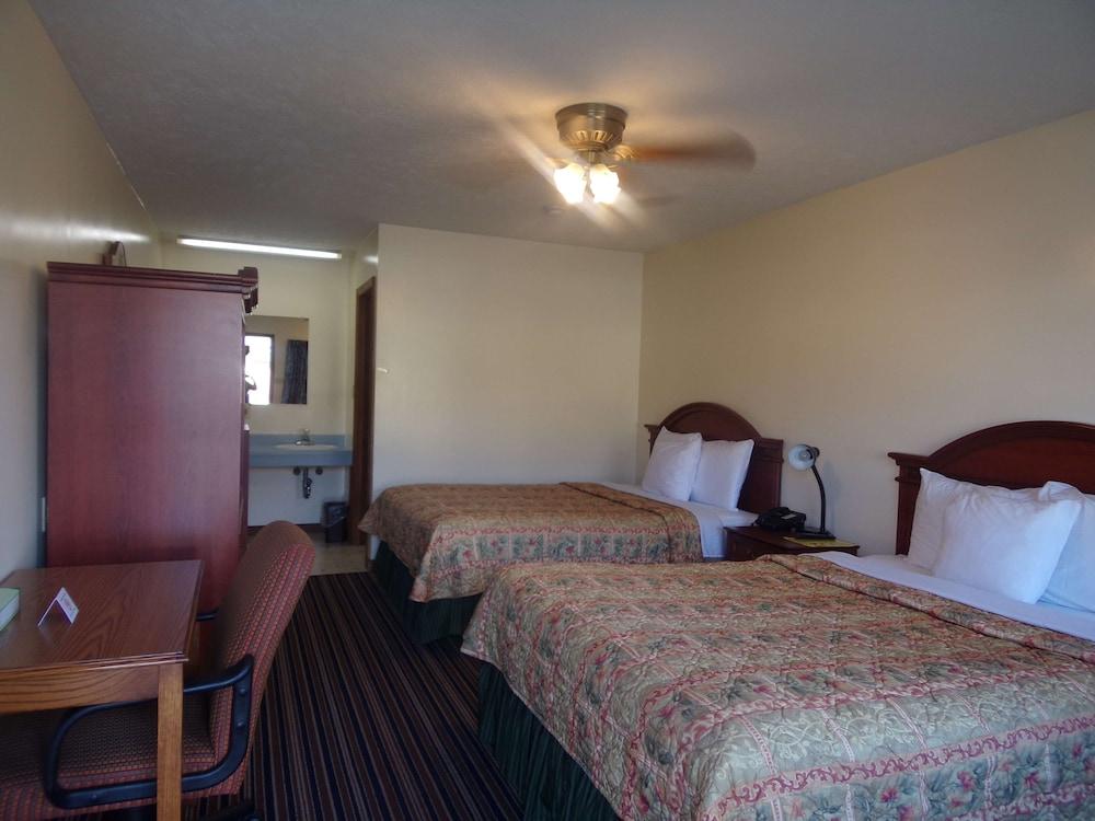 Huggy Bear Motel photo 13