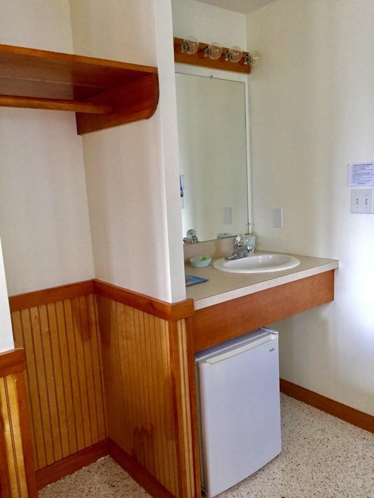 Moody's Motel & Cottages photo 8