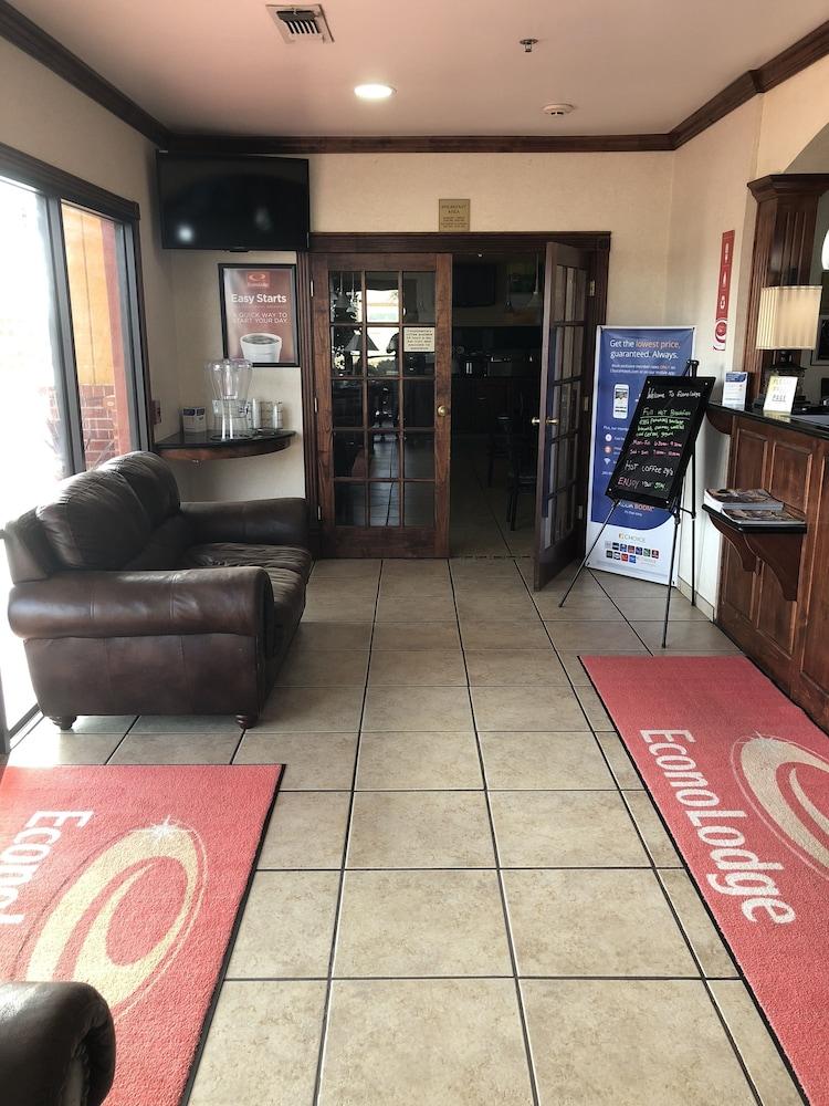 Econo Lodge Lubbock I-27 photo 29
