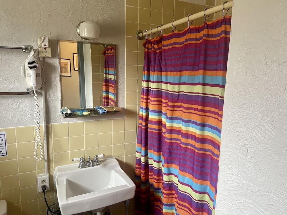 Yellow Springs Motel photo 13