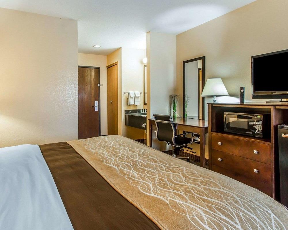 Quality Inn & Suites Mount Pleasant photo 2