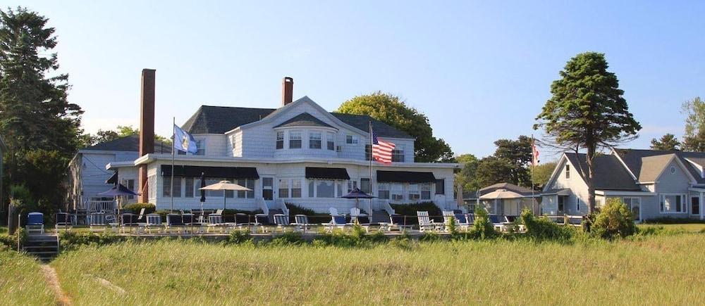Holiday House Inn photo 2