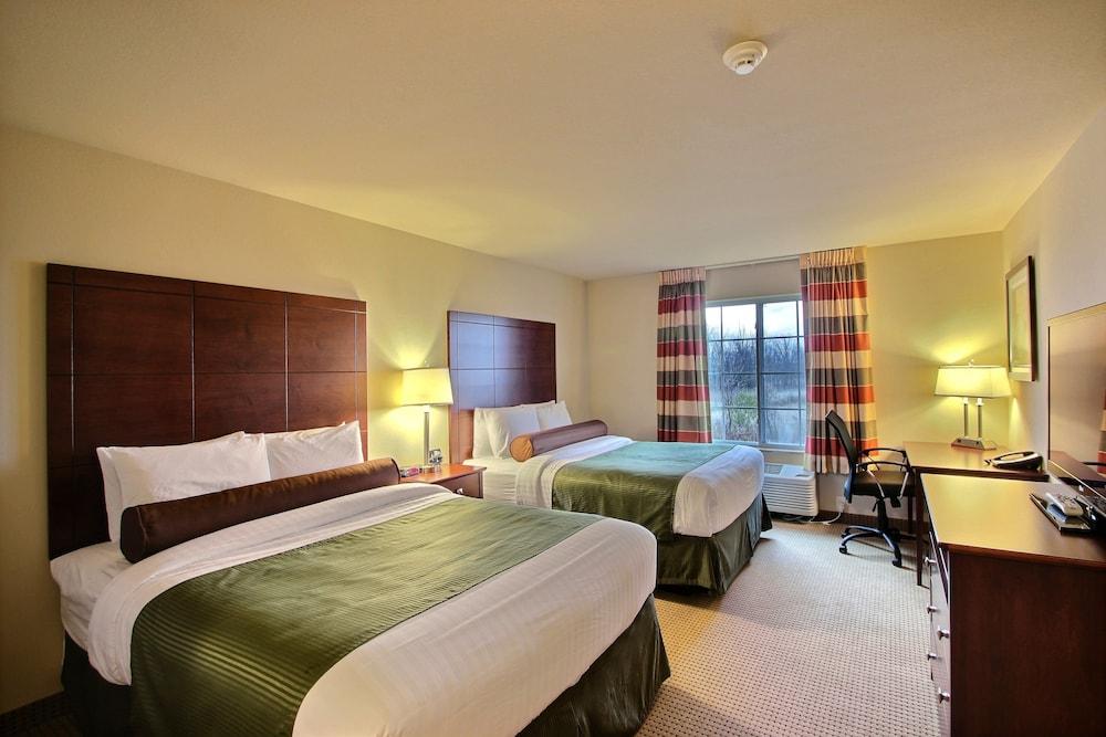 AmericInn by Wyndham Oshkosh photo 5