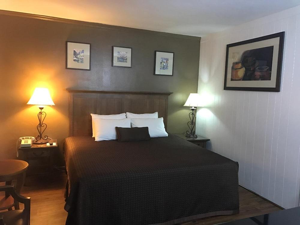 Canyonlands Motor Inn photo 24