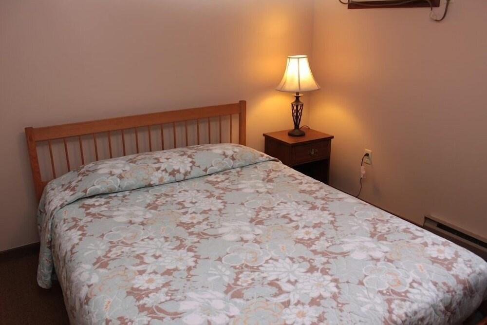 The Villager Motel photo 48