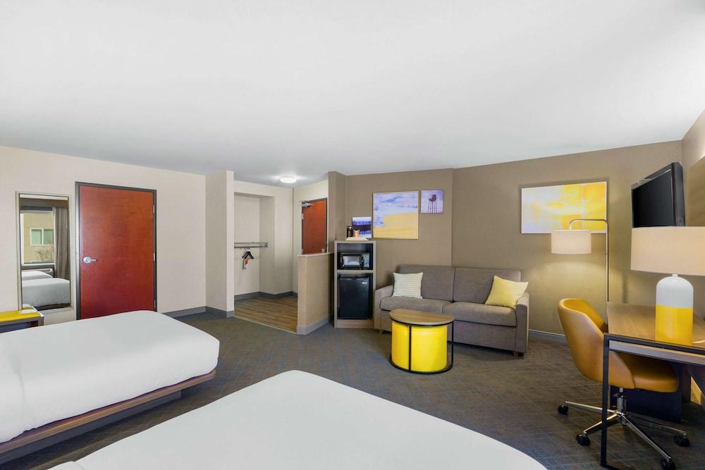 Comfort Suites Vacaville-Napa Valley Area photo 9