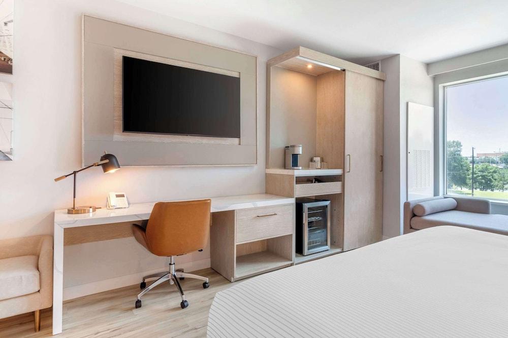 Cambria Hotel Waco Univ Riverfront photo 13