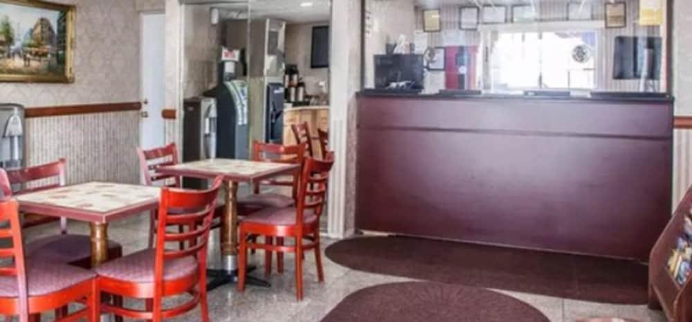 Rodeway Inn Jersey City North photo 4