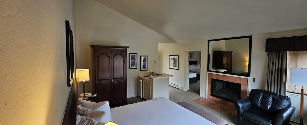 Adobe Inn photo 5