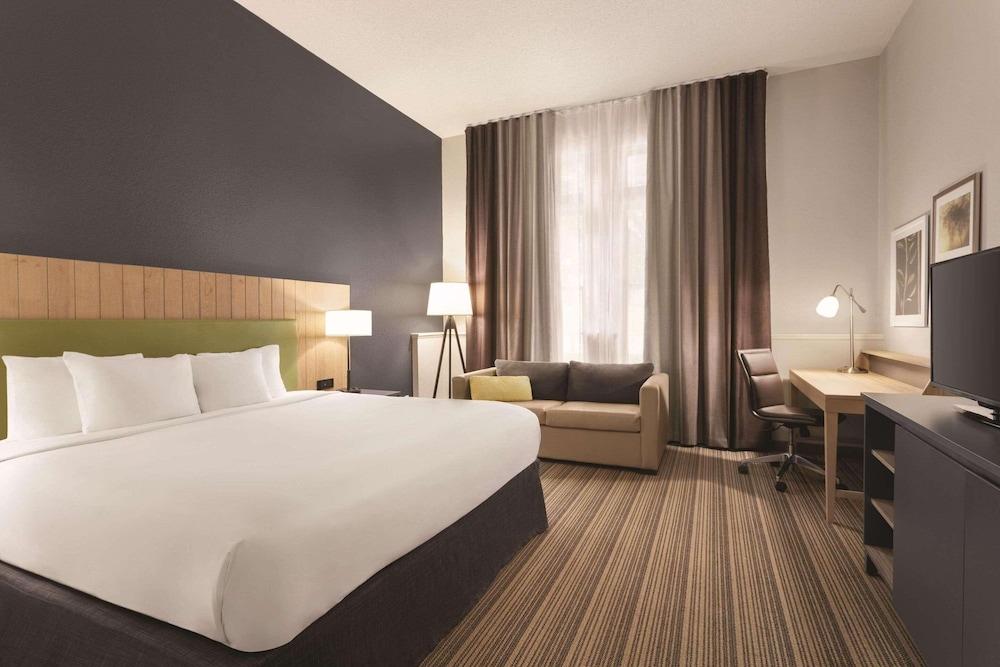 Country Inn & Suites by Radisson, St. Charles Historic District photo 9