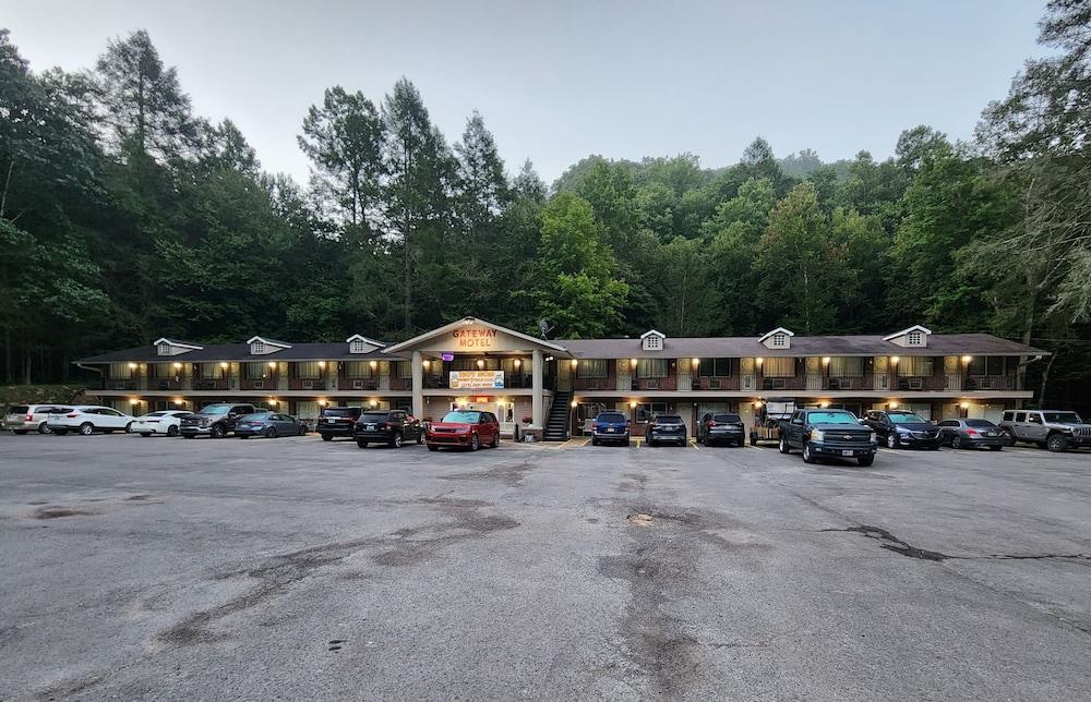 Gateway To The Breaks Motel photo 30