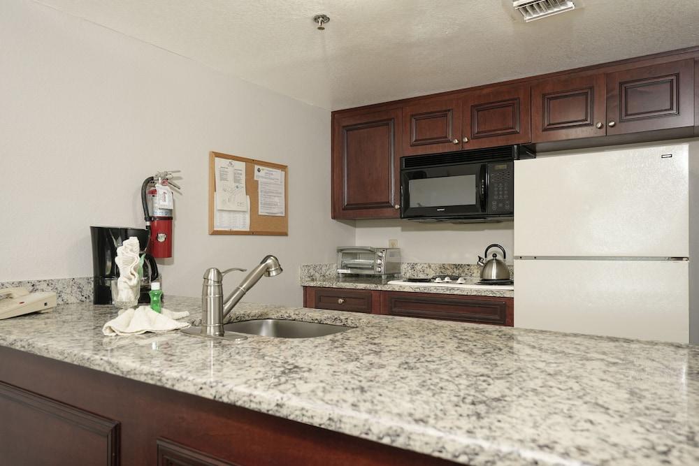 Parc Corniche Condominium Suite Hotel photo 12