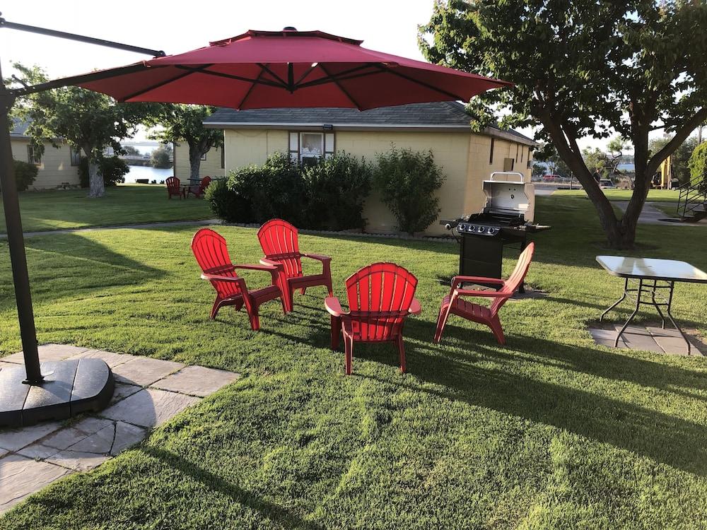 Lakeshore Inn Water Front photo 32
