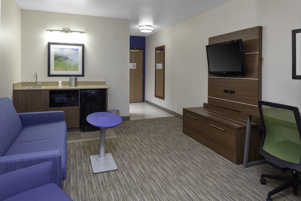 Holiday Inn Express & Suites Interstate 90 by IHG photo 7