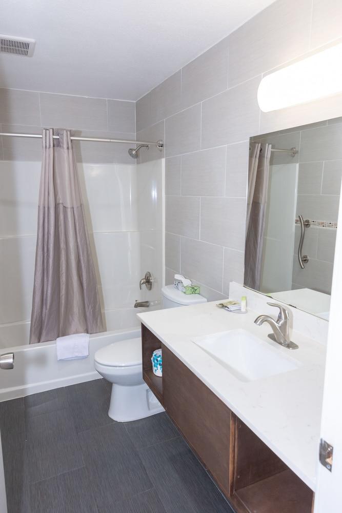 Value Inn Bellflower photo 18