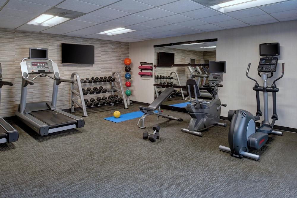 Courtyard by Marriott Detroit Dearborn photo 17