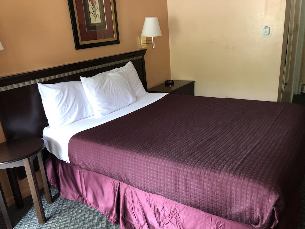 Hometown Inn Athens photo 7