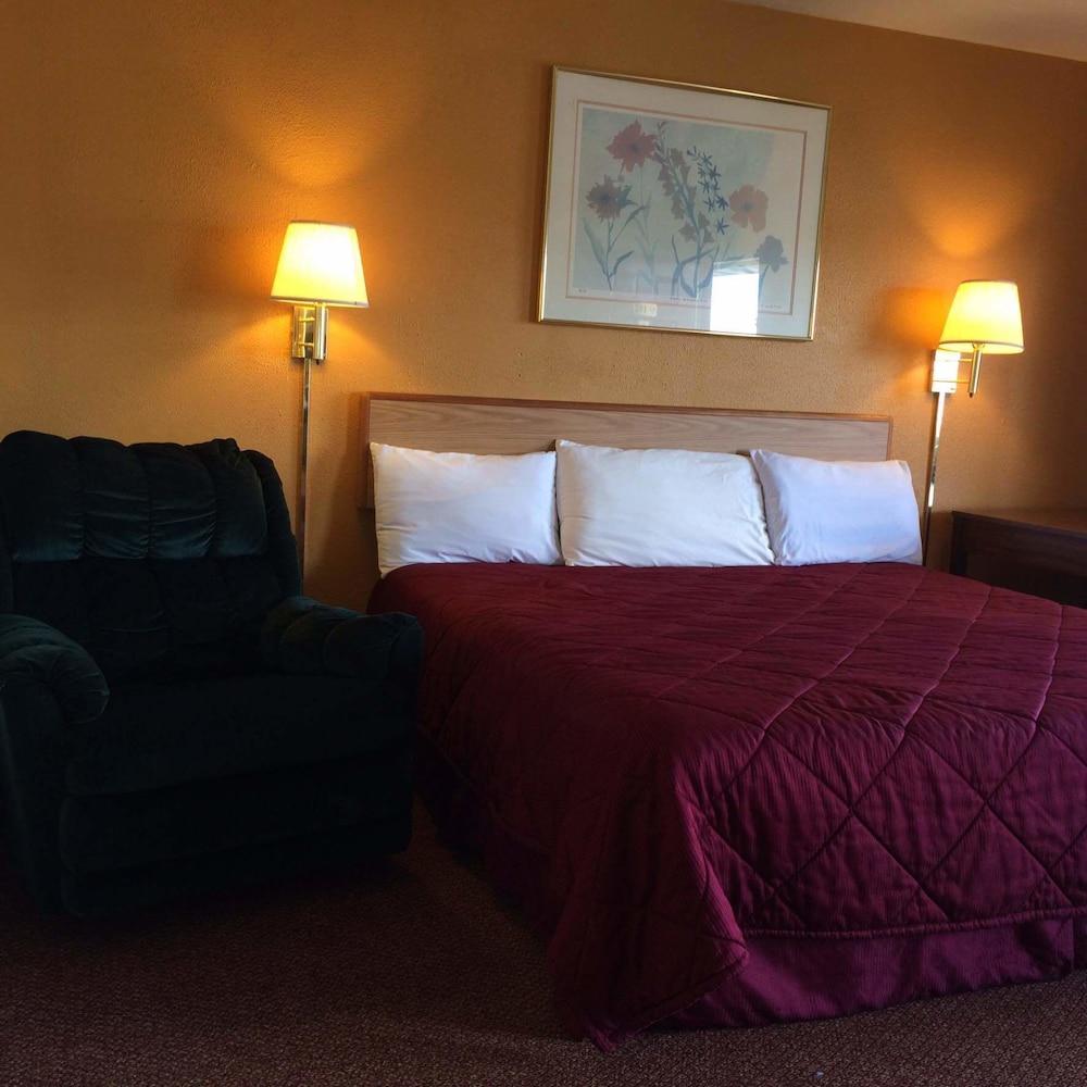 Super 7 Motel Sedalia photo 48