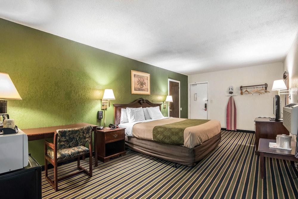 Econo Lodge Brattleboro South photo 33