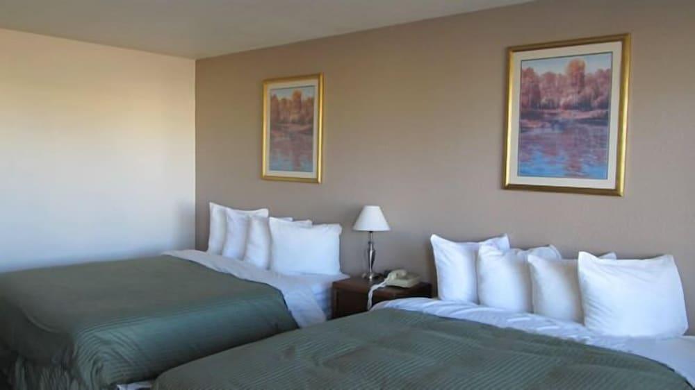 Sagebrush Inn photo 5