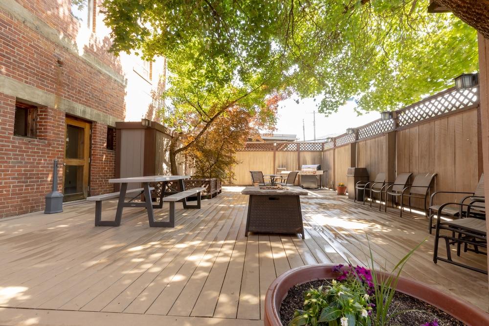 Helgeson Place Hotel & Suites photo 8