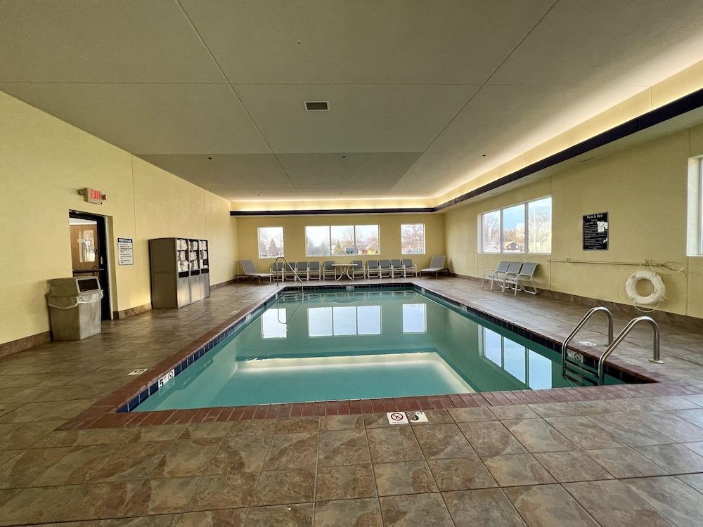 Reston Inn & Suites photo 53