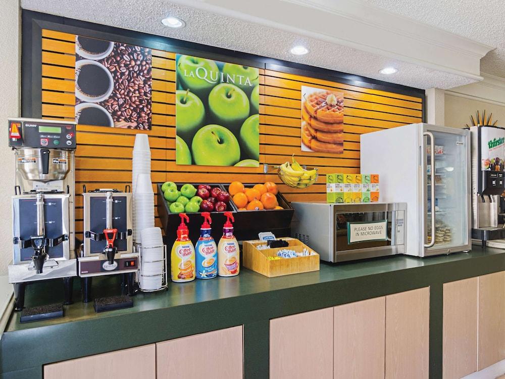 La Quinta Inn by Wyndham Denver Northglenn photo 9