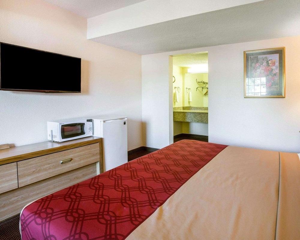 Econo Lodge Jonesboro - Atlanta South photo 30