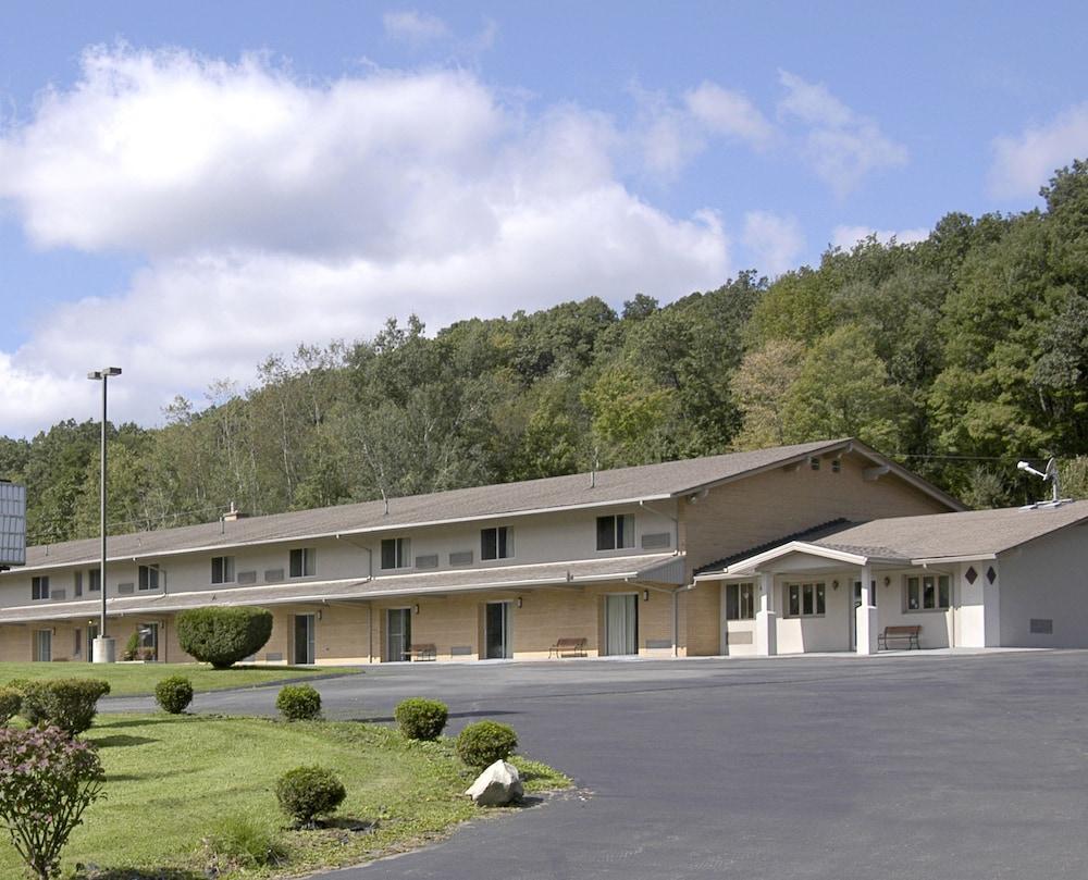 Knights Inn Franklin, PA photo 10