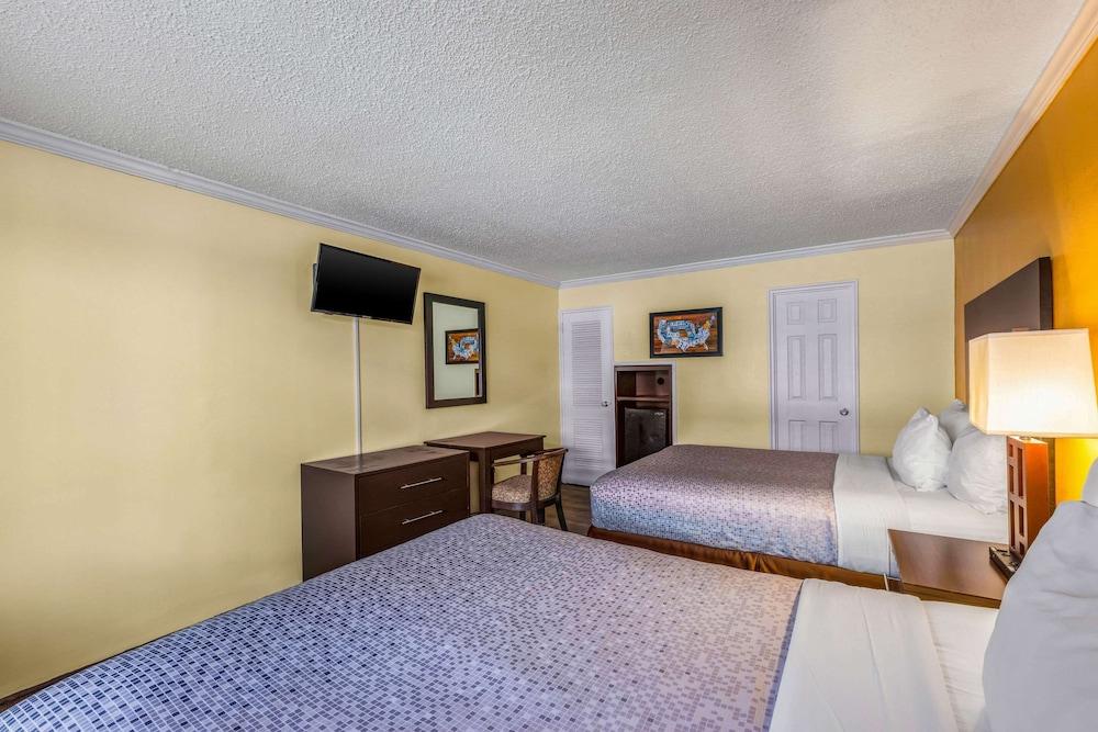 Econo Lodge Beach and Boardwalk photo 16