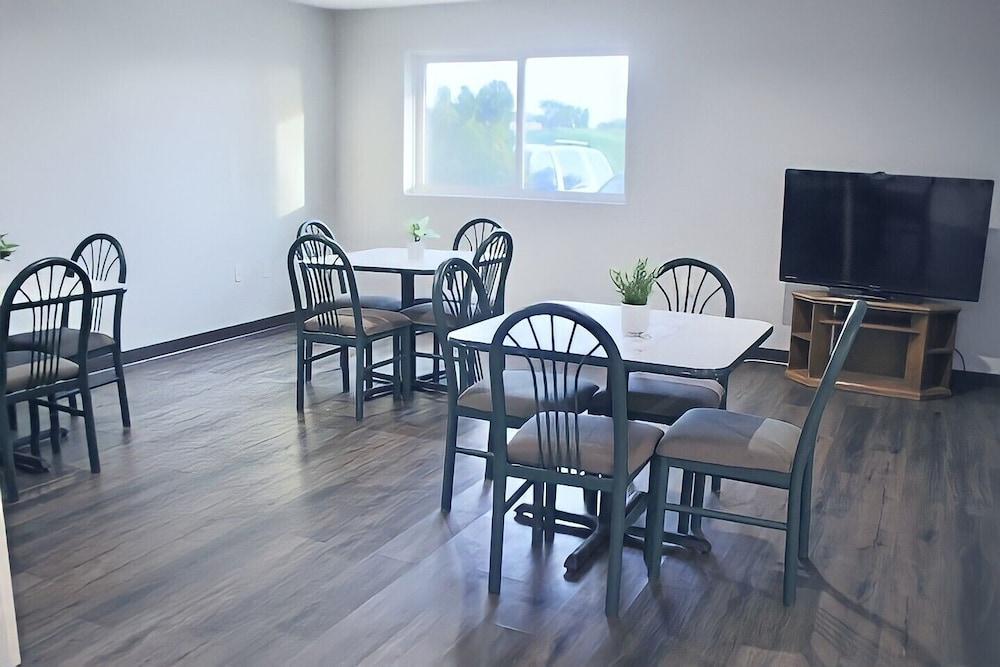AmeriVu Inn and Suites - Stanley photo 14