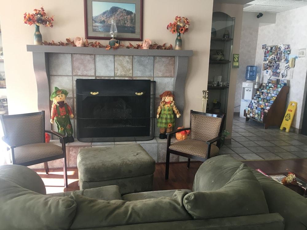 Mountain Inn & Suites photo 2