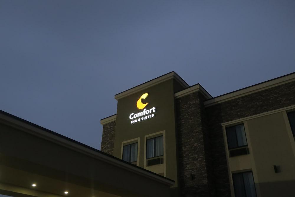 Comfort Inn & Suites Cedar Rapids CID Eastern Iowa Airport photo 54