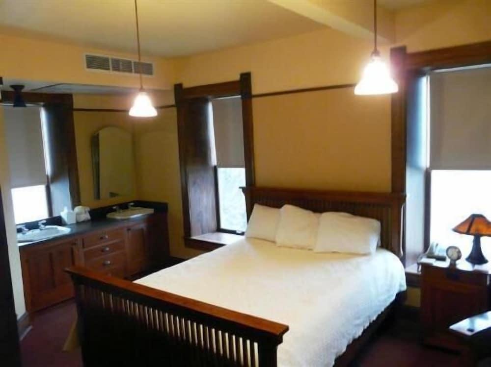 Midland Railroad Hotel photo 2