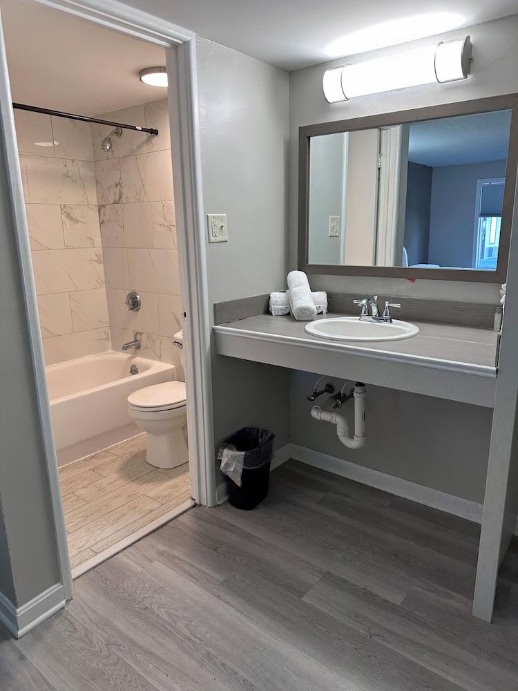 Whaler Inn and Suites photo 30