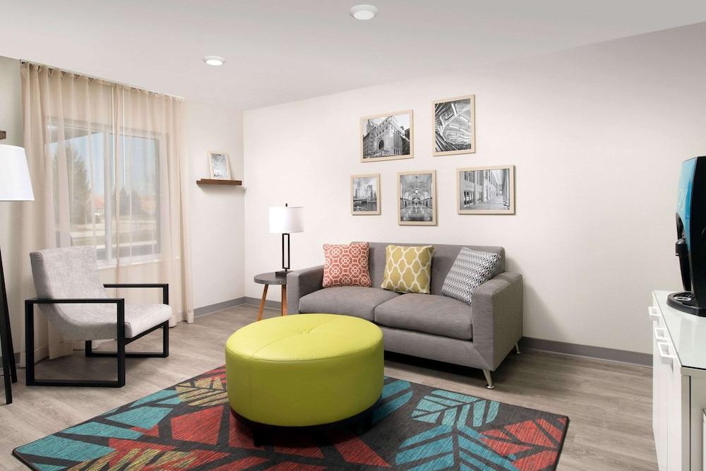 WoodSpring Suites Chicago Tinley Park photo 2