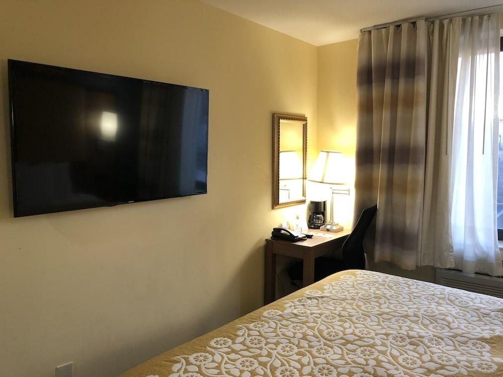 Days Inn by Wyndham Brooklyn photo 15