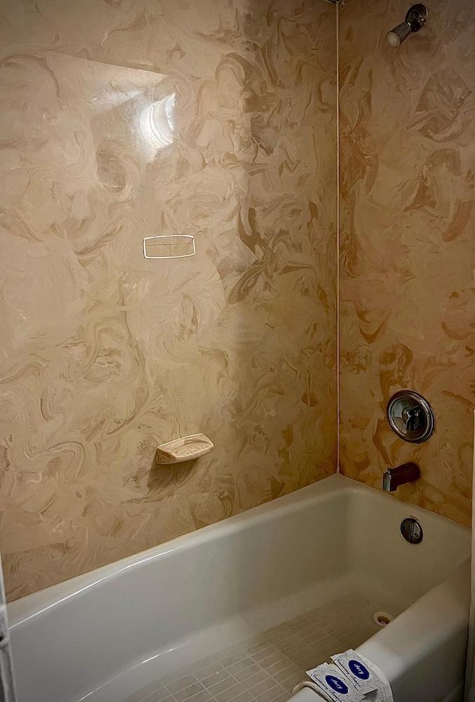 Regency Inn - Fort Sam Houston photo 20