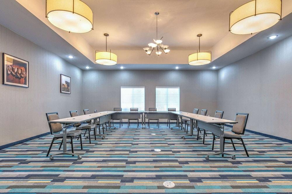 La Quinta Inn & Suites by Wyndham Decatur photo 40