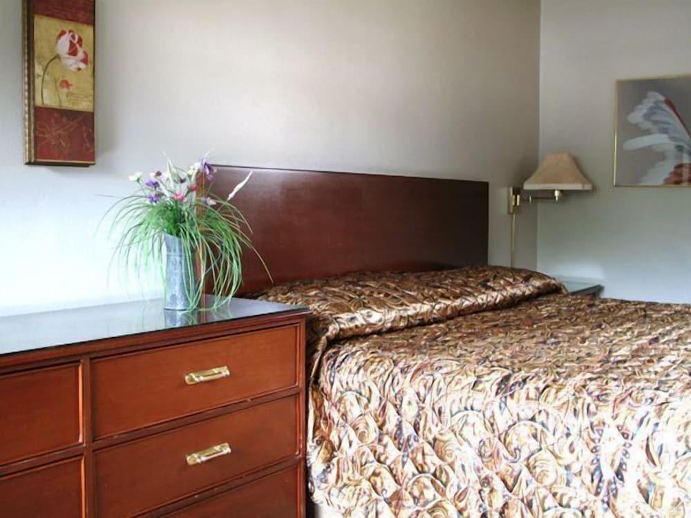 Hudson Manor Inn photo 7