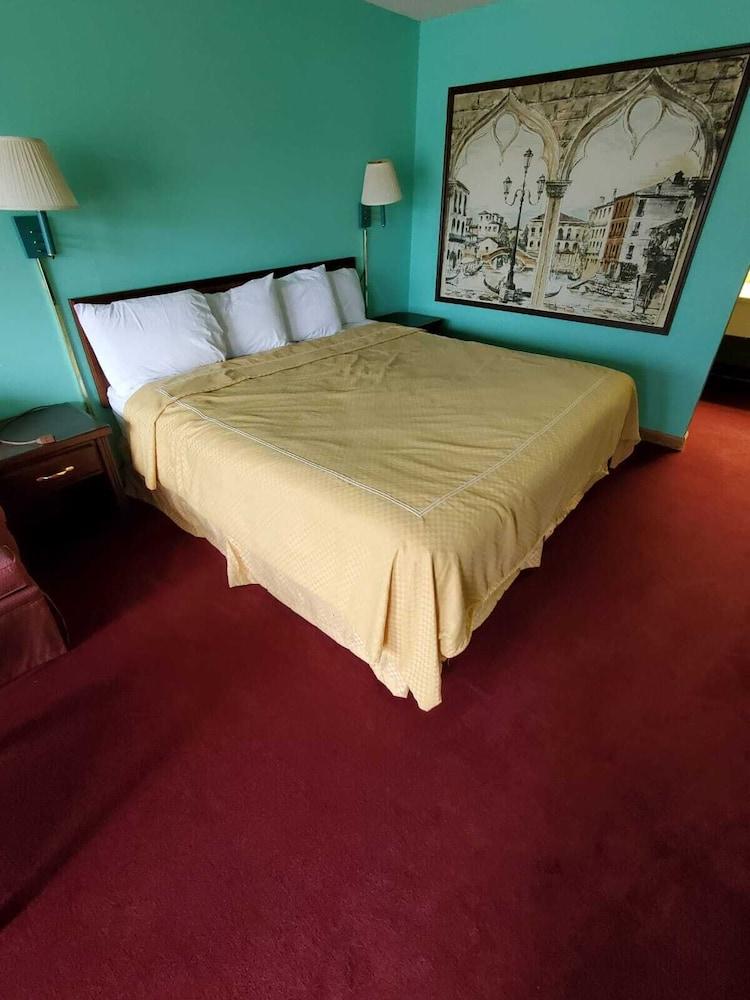 Gray Plaza Motel photo 7