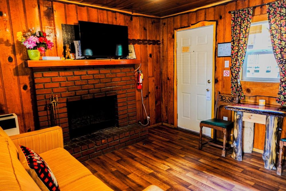Sleepy Hollow Cabins and Hotel photo 23