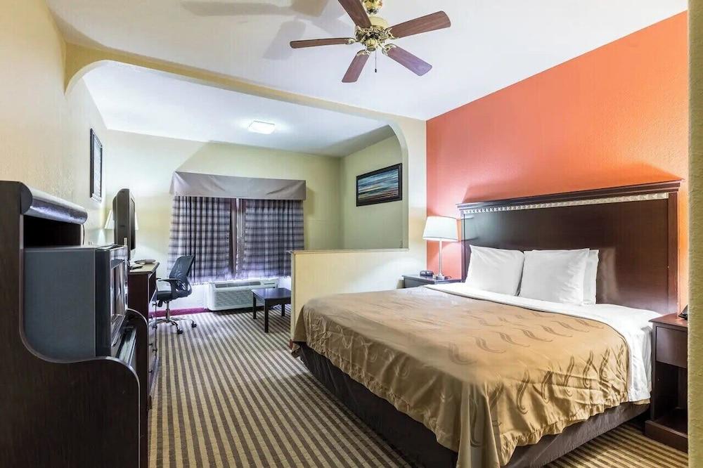 CasaBlanca Inn & Suites Houston photo 14