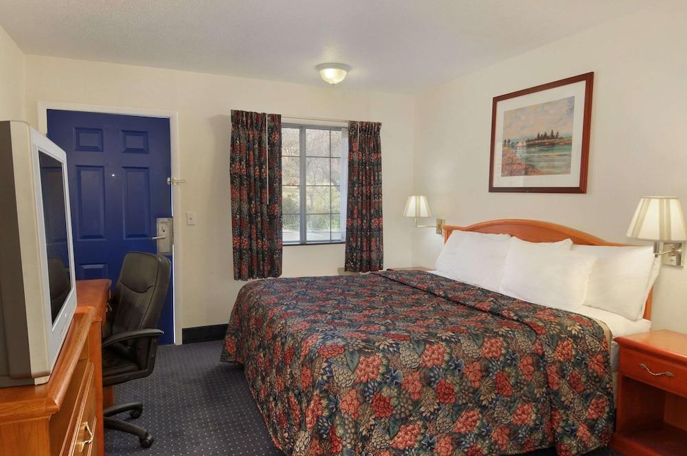 Days Inn by Wyndham KU Lawrence photo 6