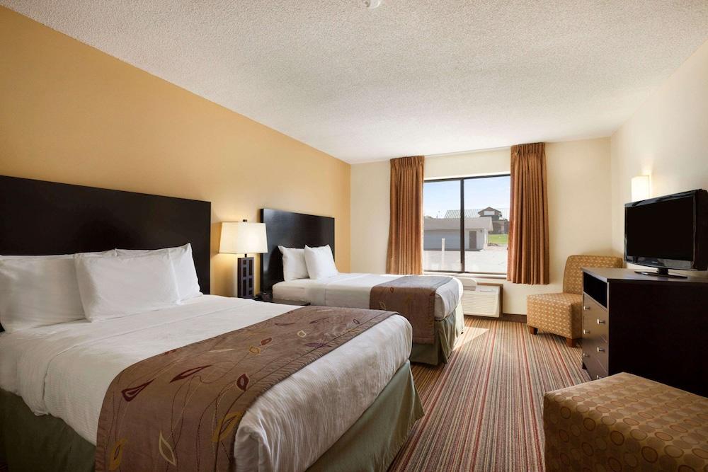 Ramada by Wyndham Wisconsin Dells photo 8