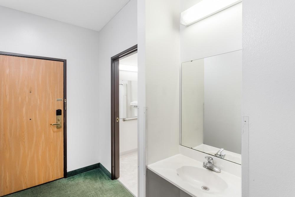 Best Rest Inn  & Suites photo 3