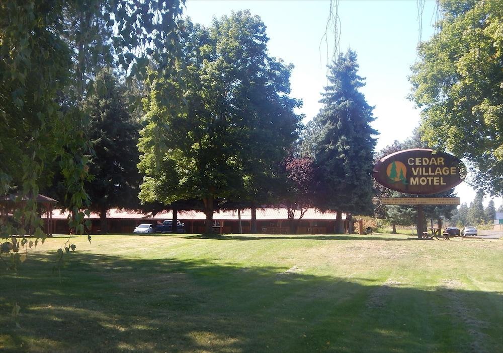 Cedar Village Motel photo 17